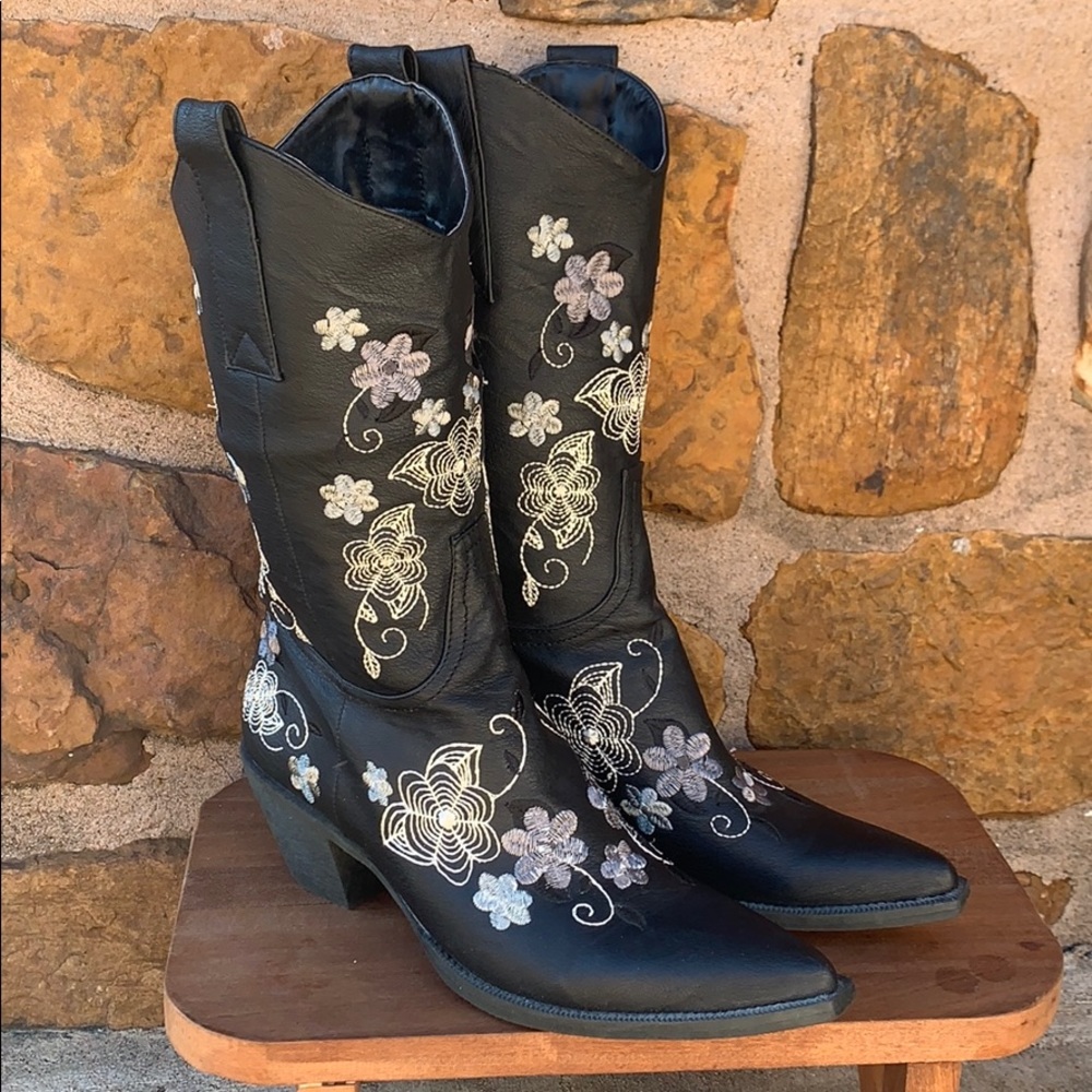 EUC- Roper Floral stitch Boots